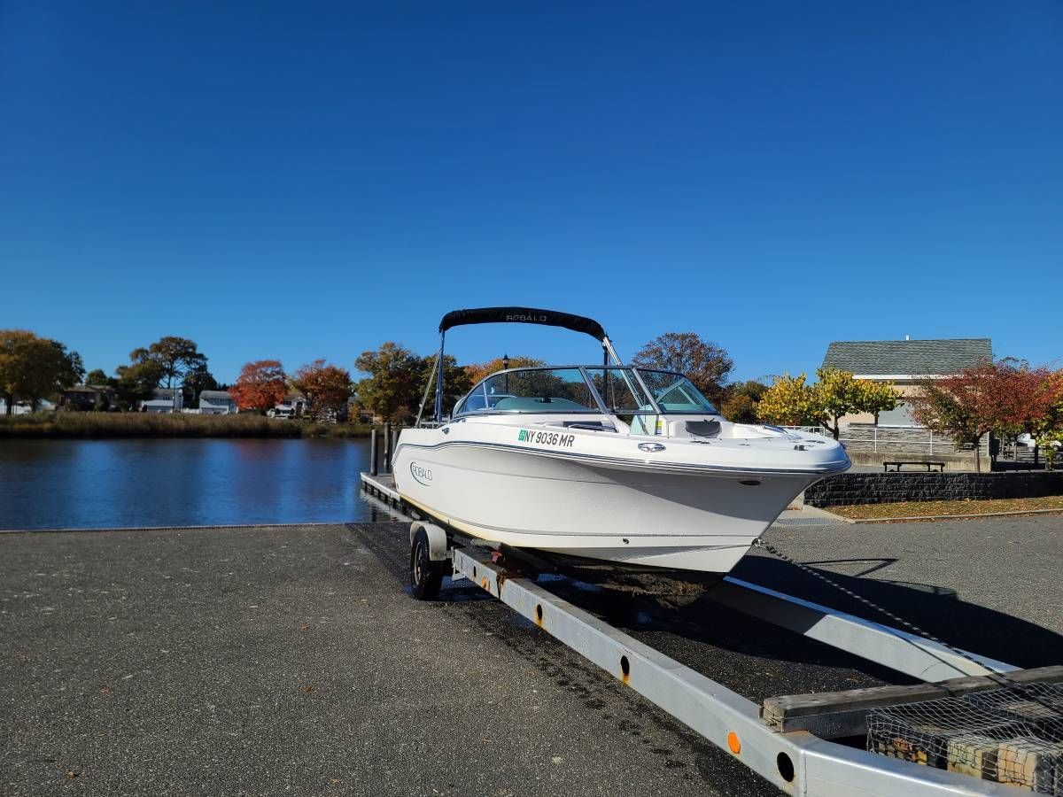 2021 Robalo R207 Dual Console - 7