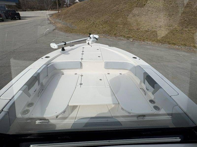 2026 Robalo 266 Cayman - 76