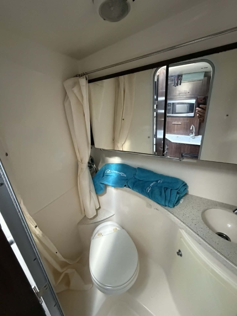 2016 Regal 28 Express - Image 18