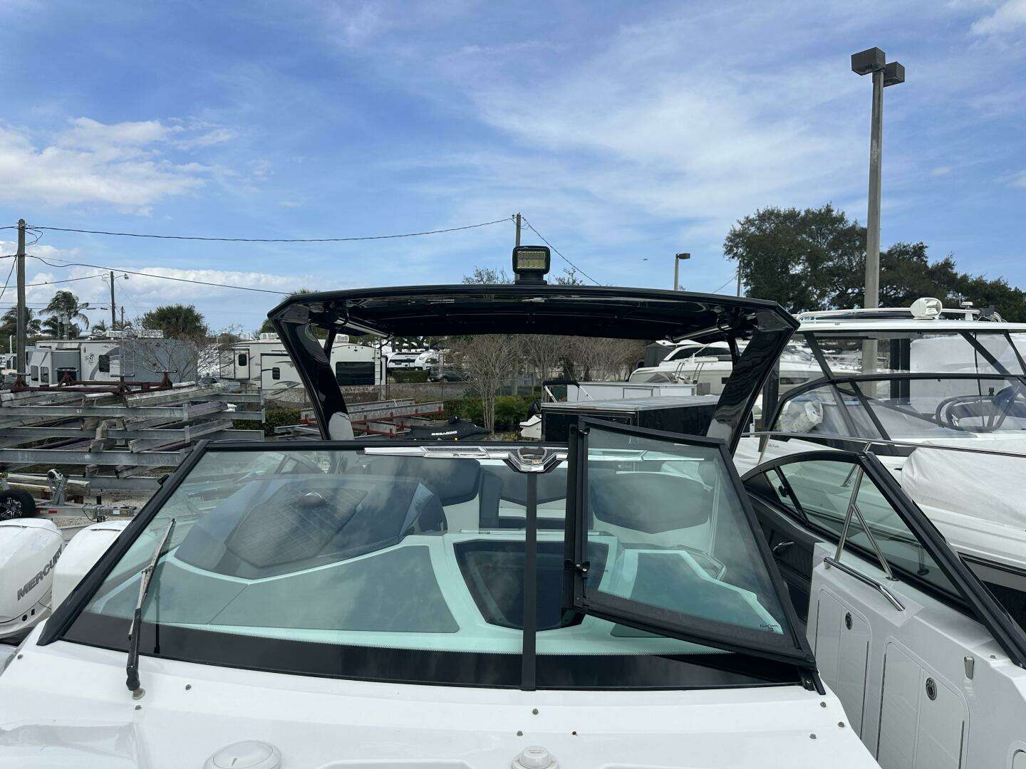 2019 Cruisers Yachts 338 Outboard - Image 12