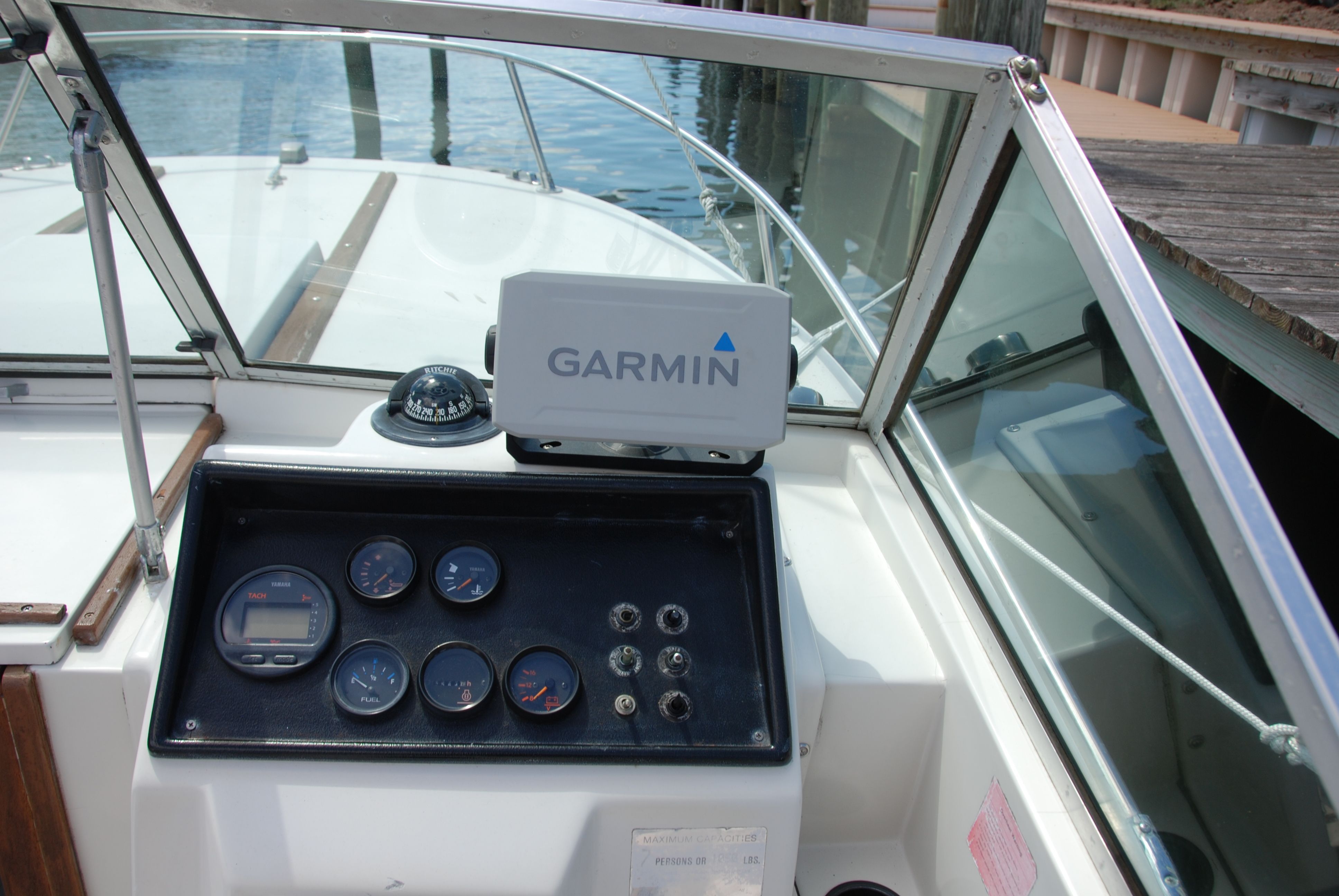 The cockpit of a 1987 Wellcraft V-20 Steplift with Garmin navigation system and various gauges.