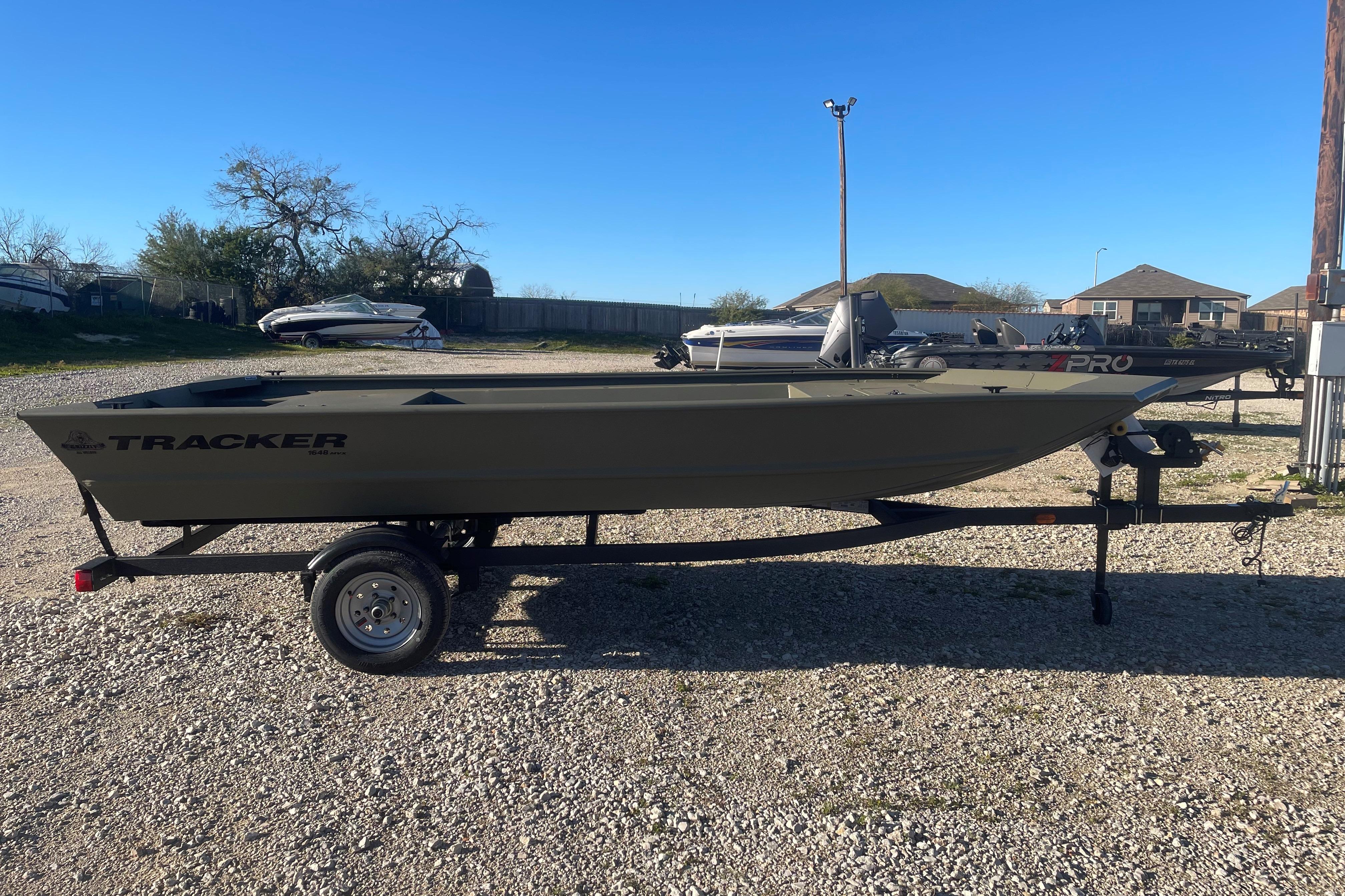 2026 Tracker Grizzly 1648 Utility