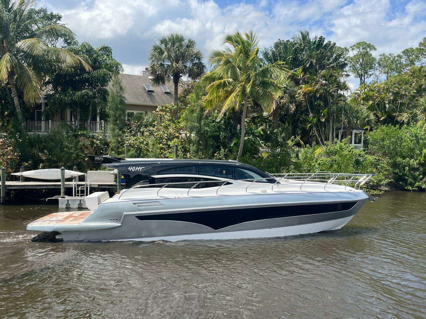 2025 Real 40 HT Luxury - Image 20