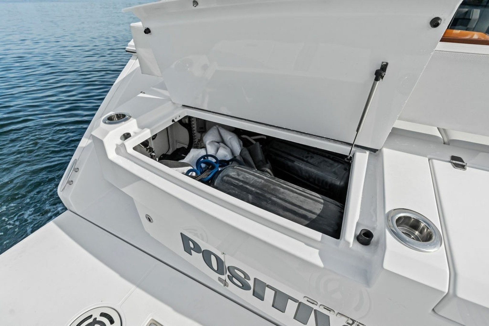 2022 Cruisers Yachts 46 CANTIUS - Image 17