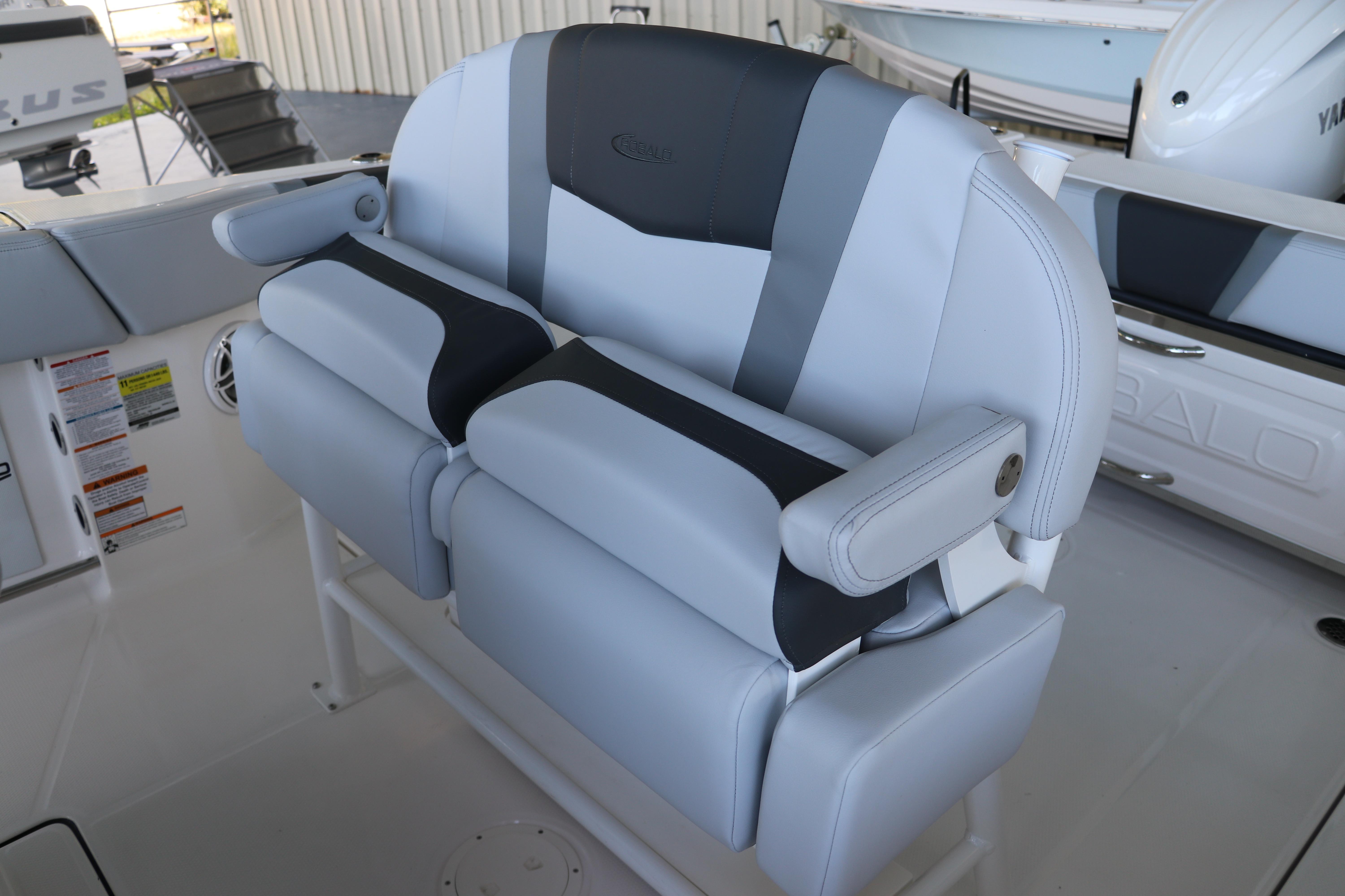 2026 Robalo R250 Center Console boat seating, featuring modern design and comfortable upholstery.