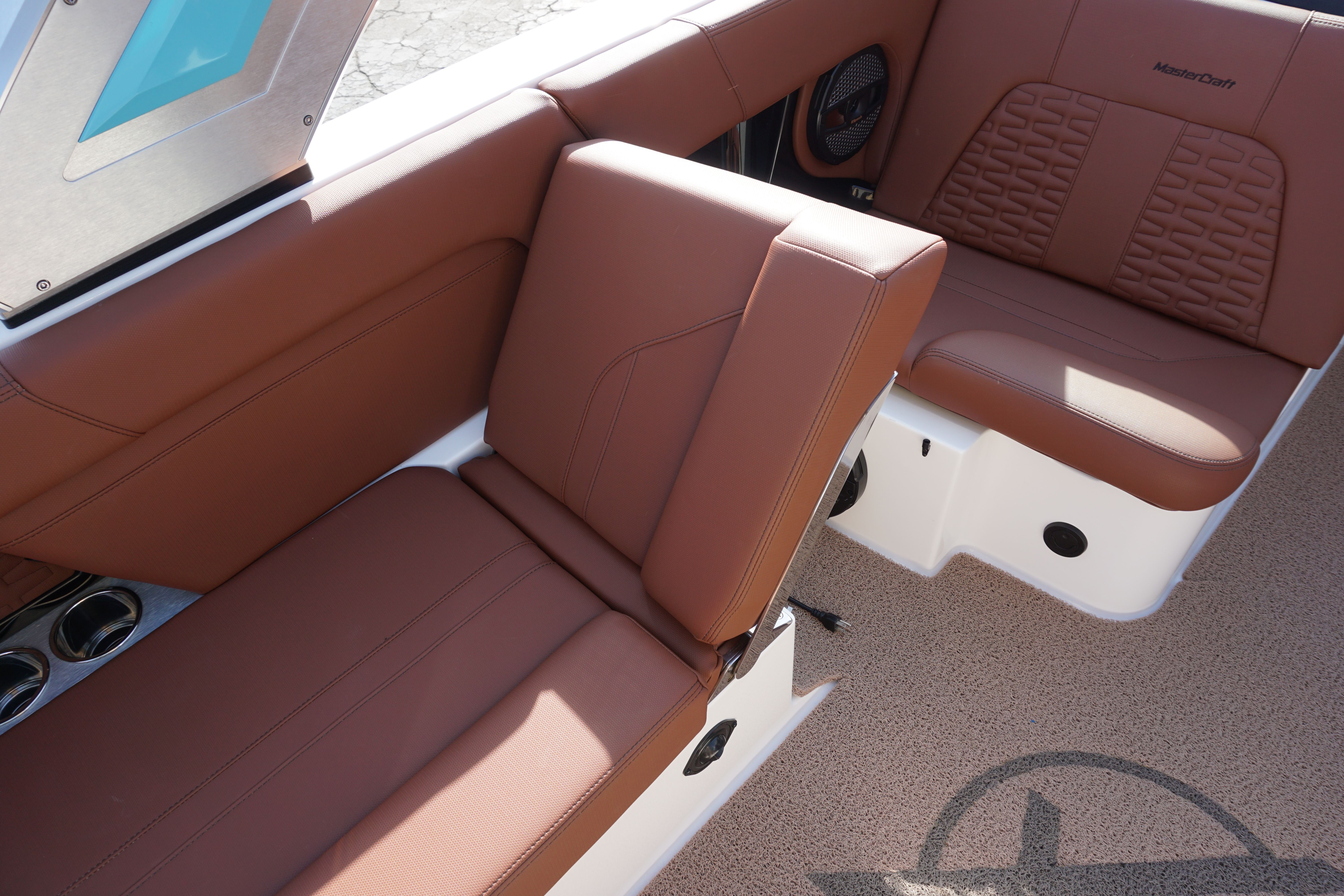2023 MasterCraft X24 - 34