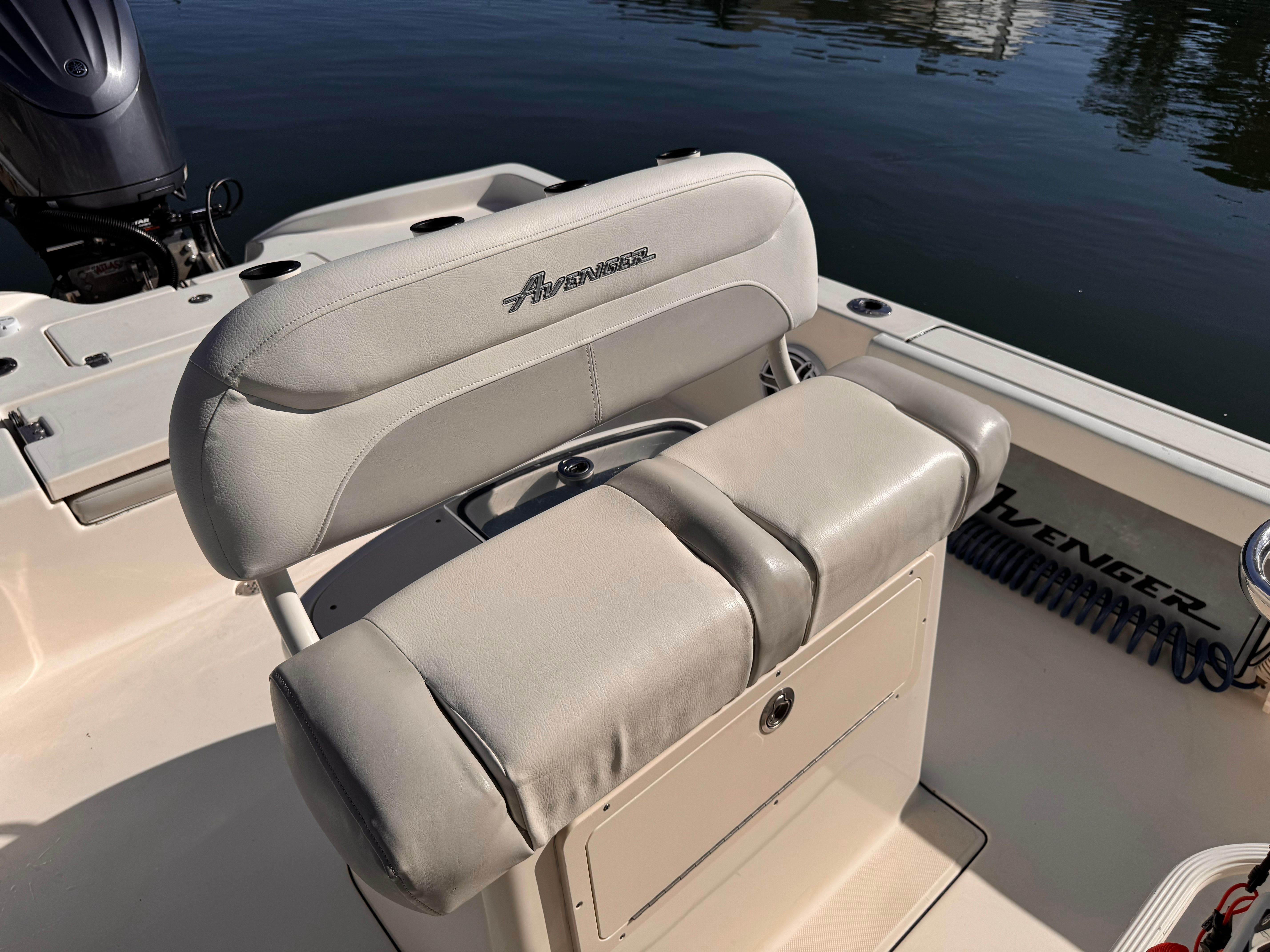 2018 Avenger AV26 - 48