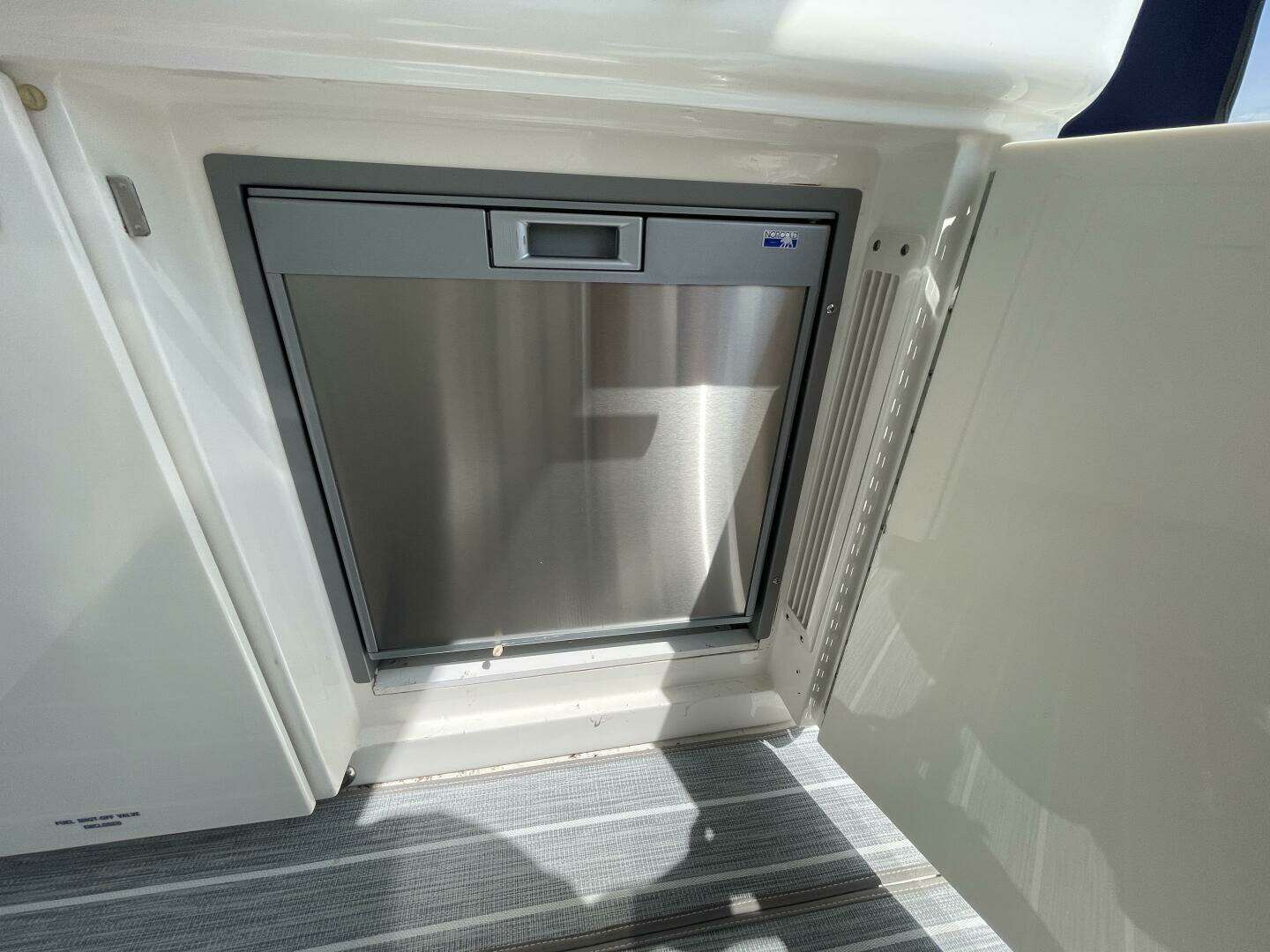 2010 Sea Ray 450 Sundancer - Image 31