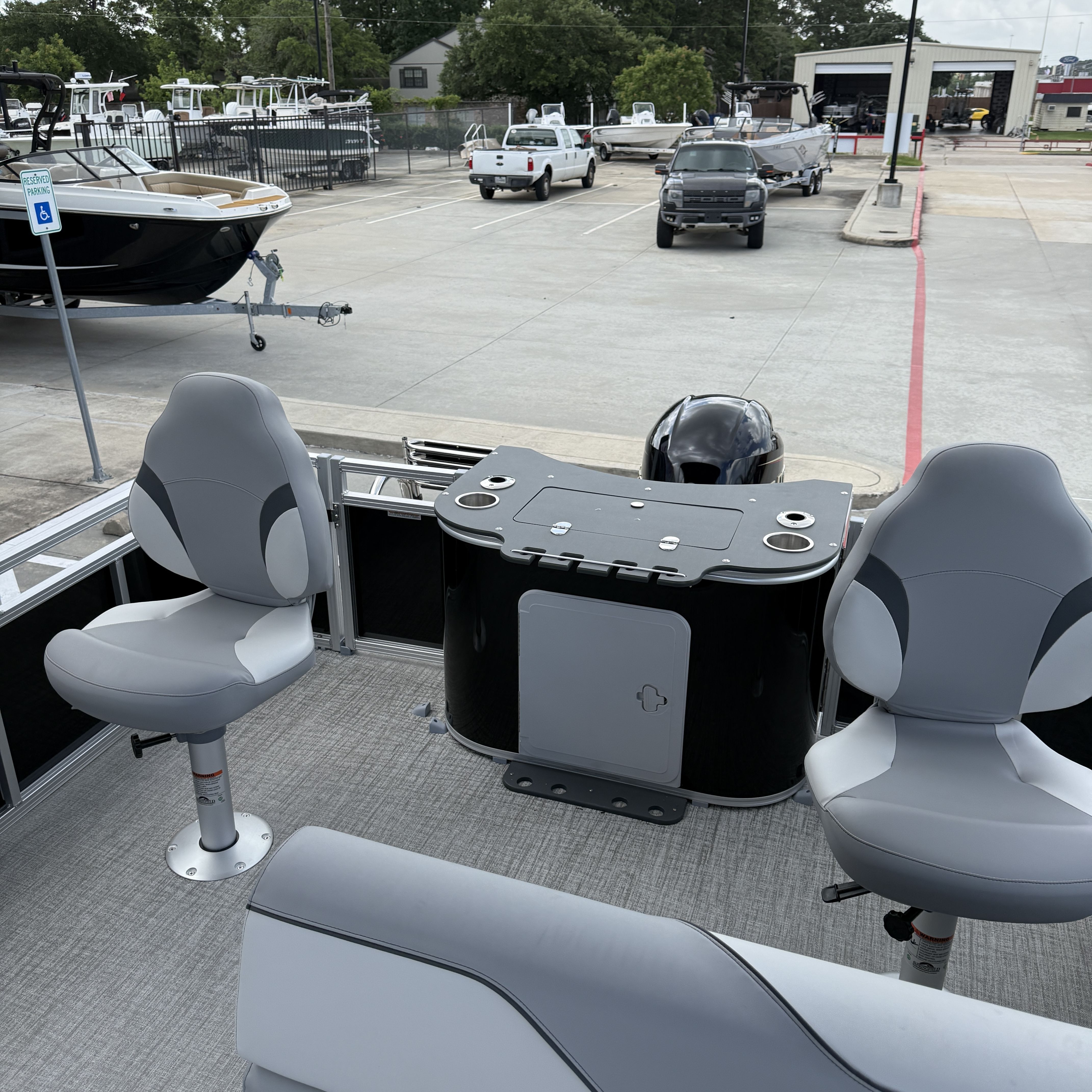 2026 Avalon Venture 85 Rear Fish - 21' - 12