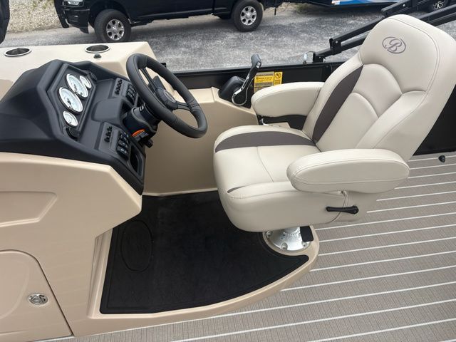 2026 Bentley Pontoons Legacy Cruise 223 - 10