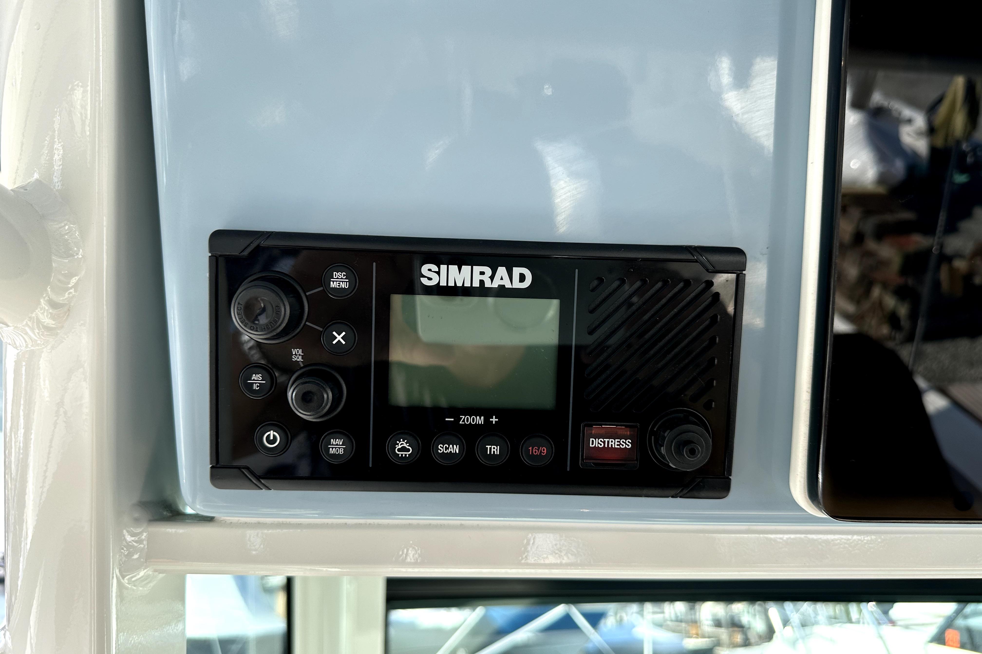 Simrad marine radio on 2023 Boston Whaler OUTRAGE boat dashboard.