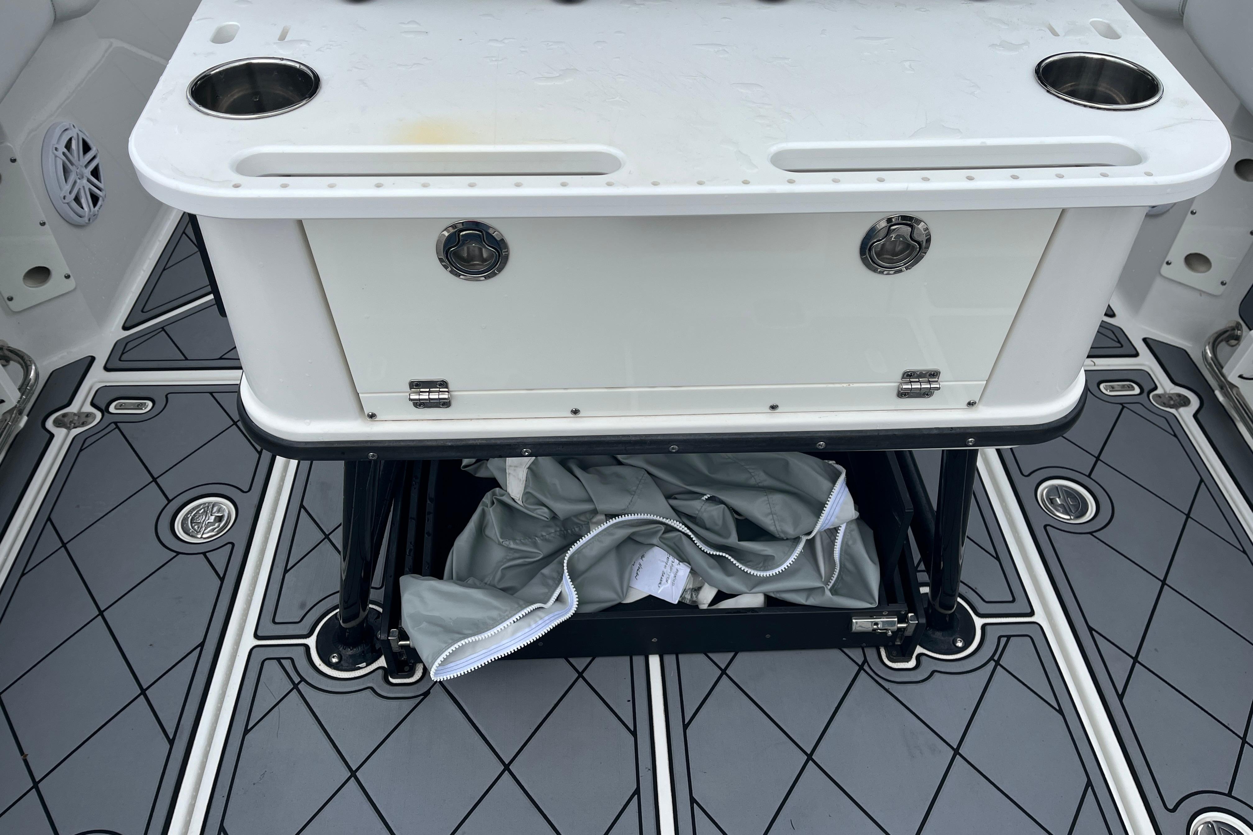 2021 Blackfin 252 CC boat interior with storage compartment and cup holders.