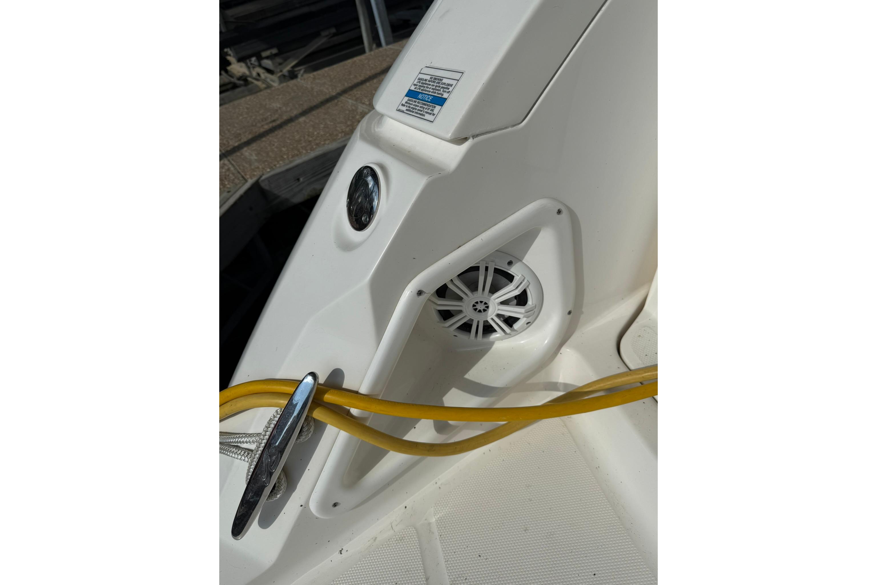 2009 Sea Ray 350 Sundancer boat detail with speaker and yellow rope.