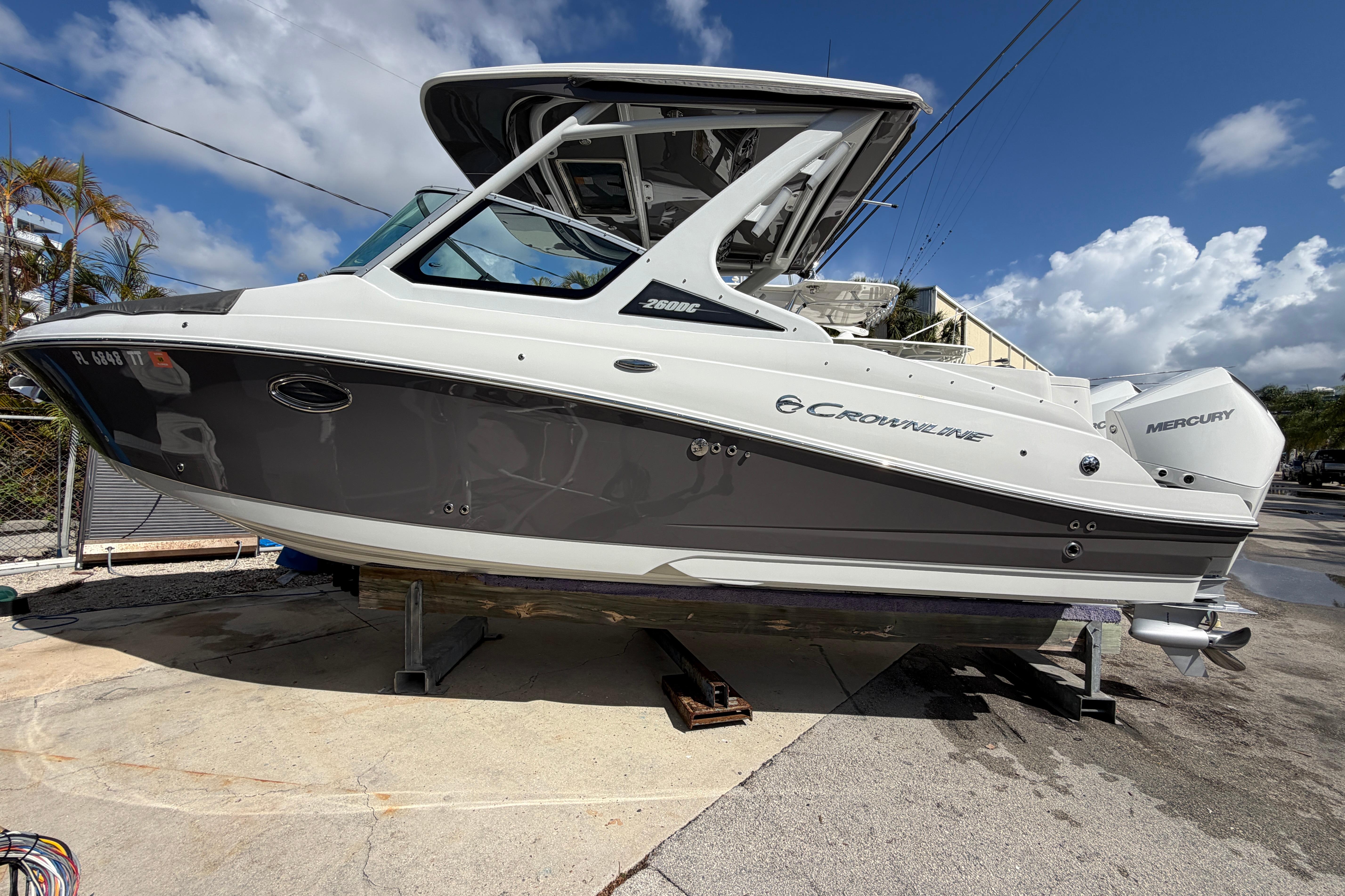 2024 Crownline 260 DC Finseeker