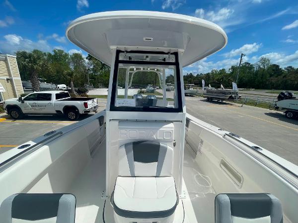 2023 Robalo R270 boat with center console and seating, parked outdoors on a sunny day.