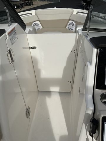 2024 Boston Whaler 210 Vantage - 21