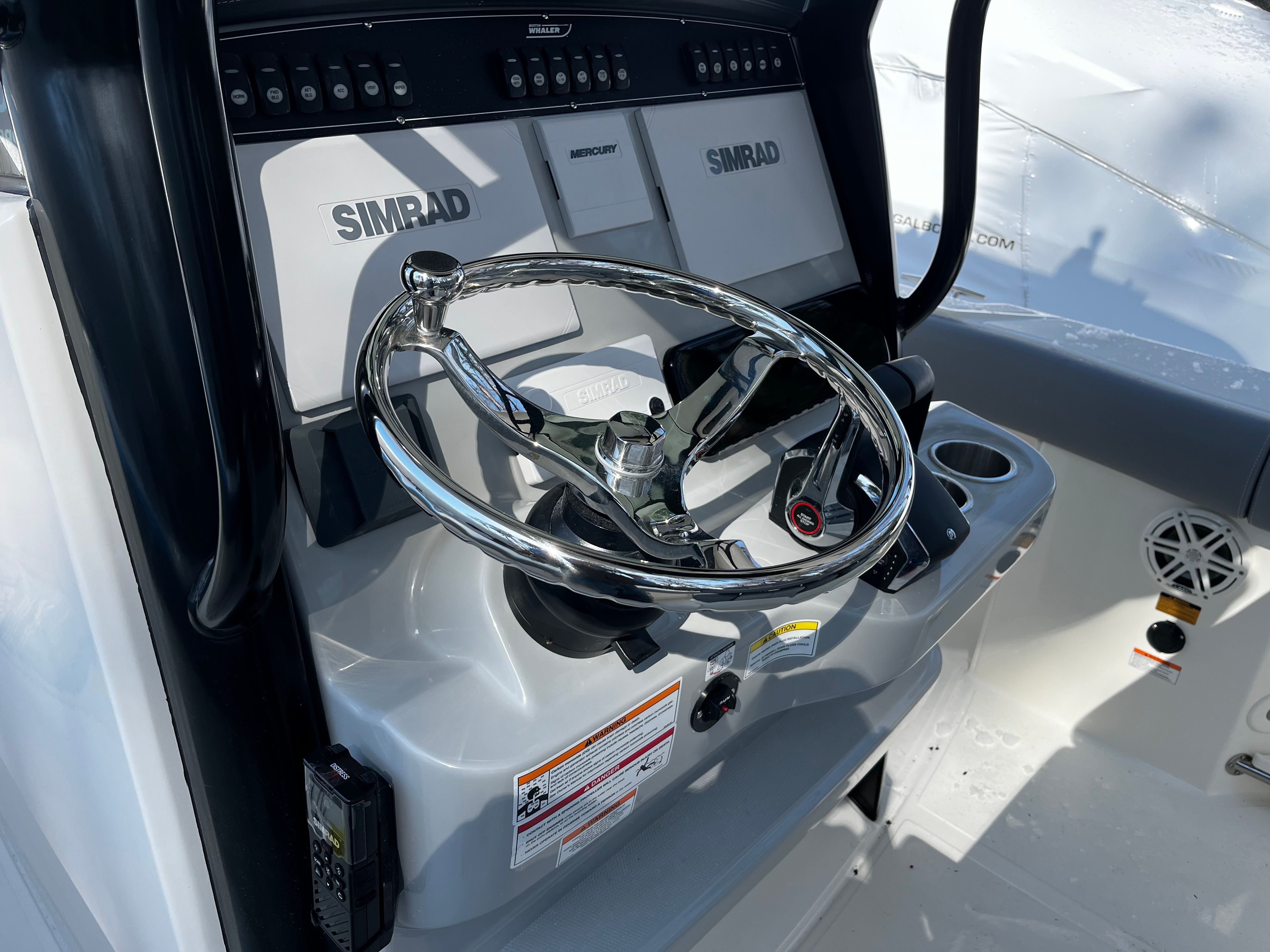 2026 BOSTON WHALER 250 OUTRAGE - Image 11