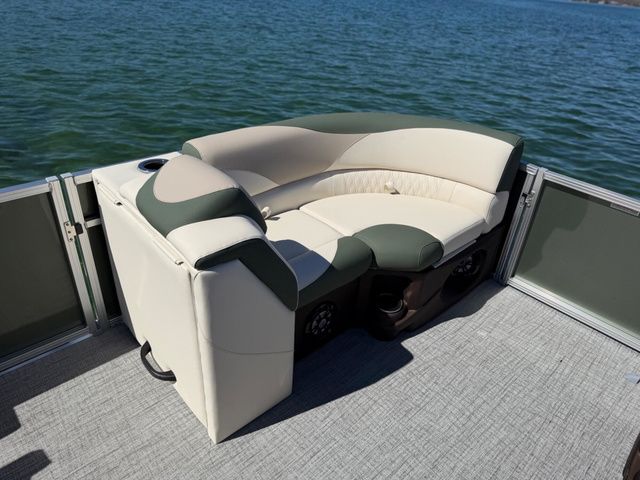 2026 Tahoe 2185 LTZ Quad Lounger - 11