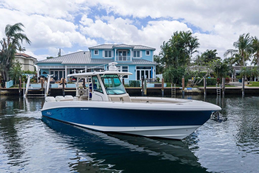 2018 Boston Whaler 350 Outrage