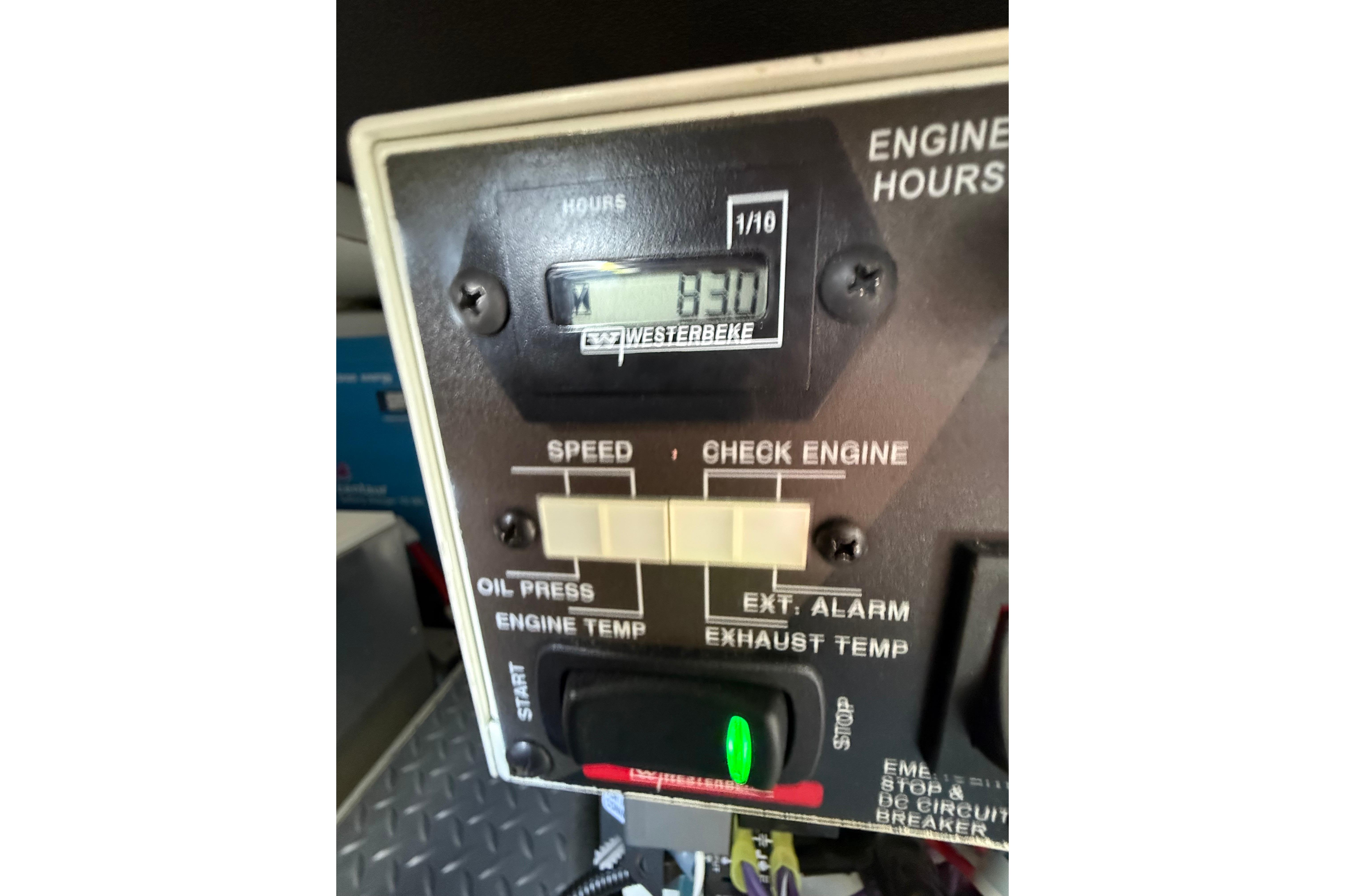 Engine control panel displaying 350 hours on a 2021 Formula 350 Sun Sport.