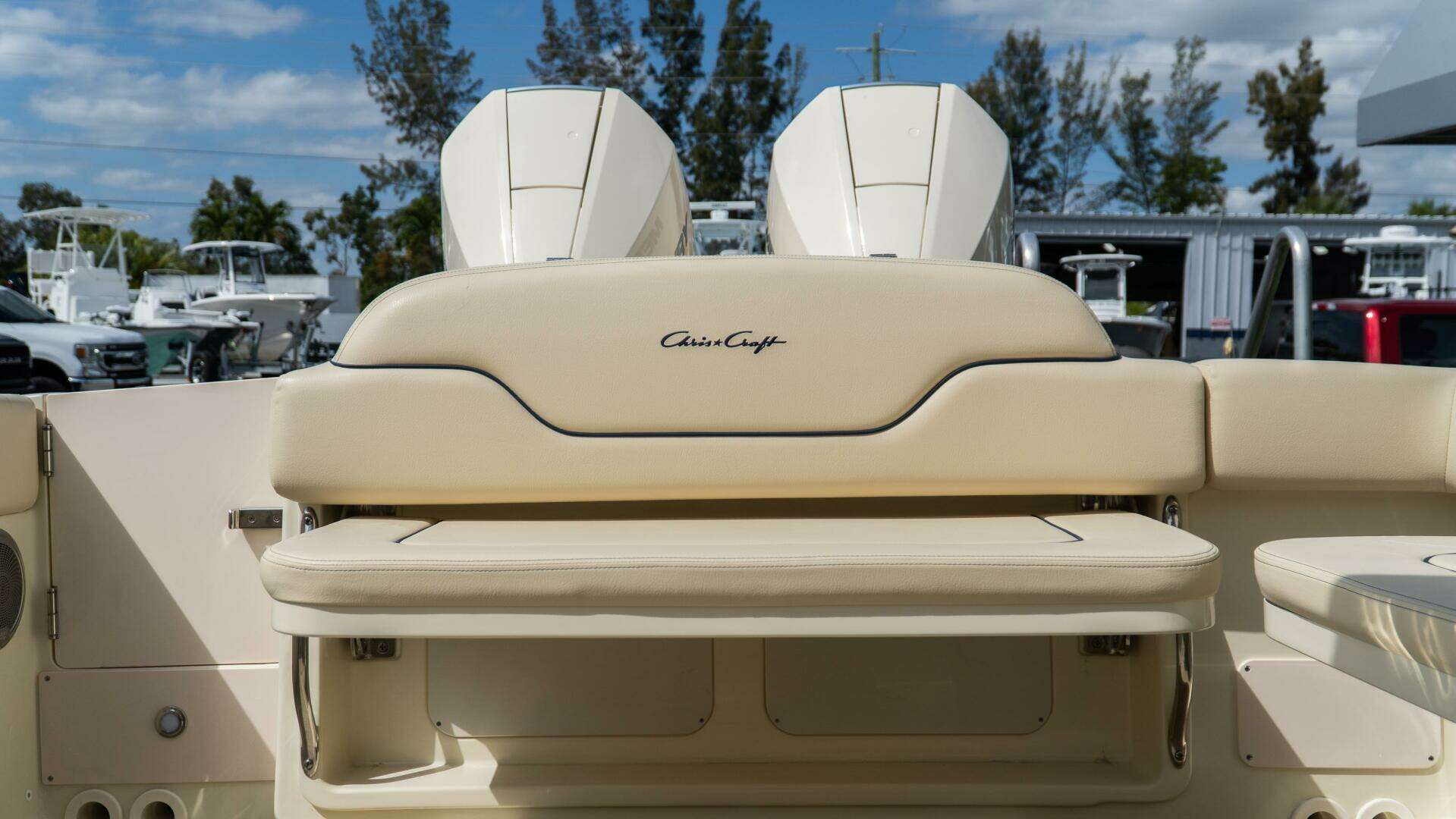 2025 Chris-Craft Calypso - Image 17