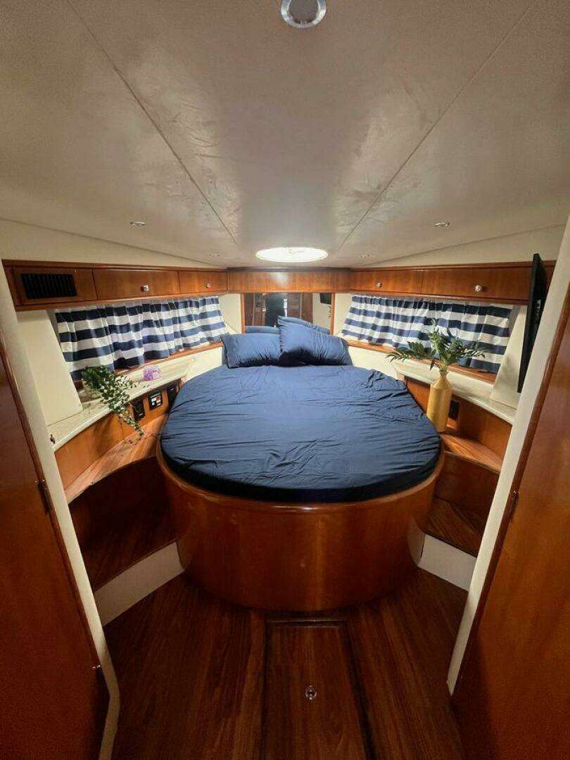 2000 Carver 396 Motor Yacht - Image 24