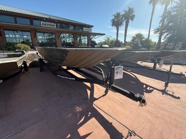 2025 Tracker Grizzly 2072 Utility