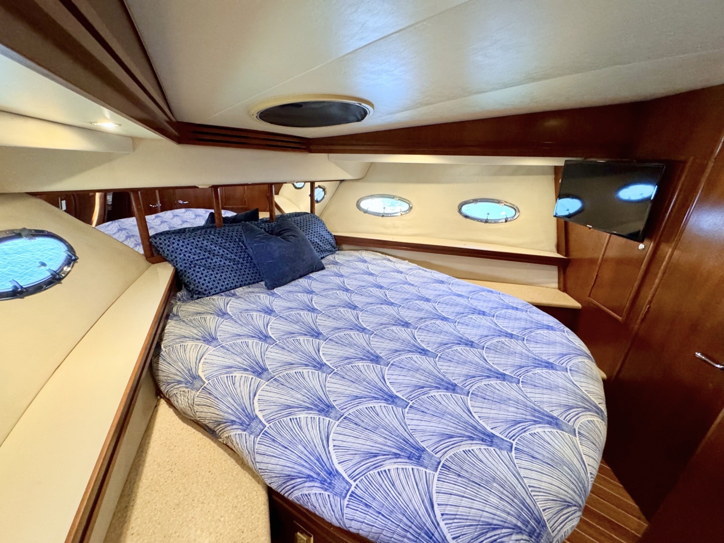 1998 Carver Voyager 530 - Image 15