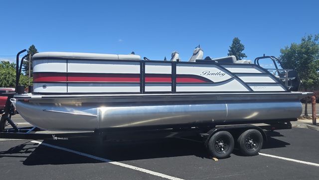2026 Bentley Pontoons 223 Legacy SWINGBACK With 200hp Mercury XL Four-St