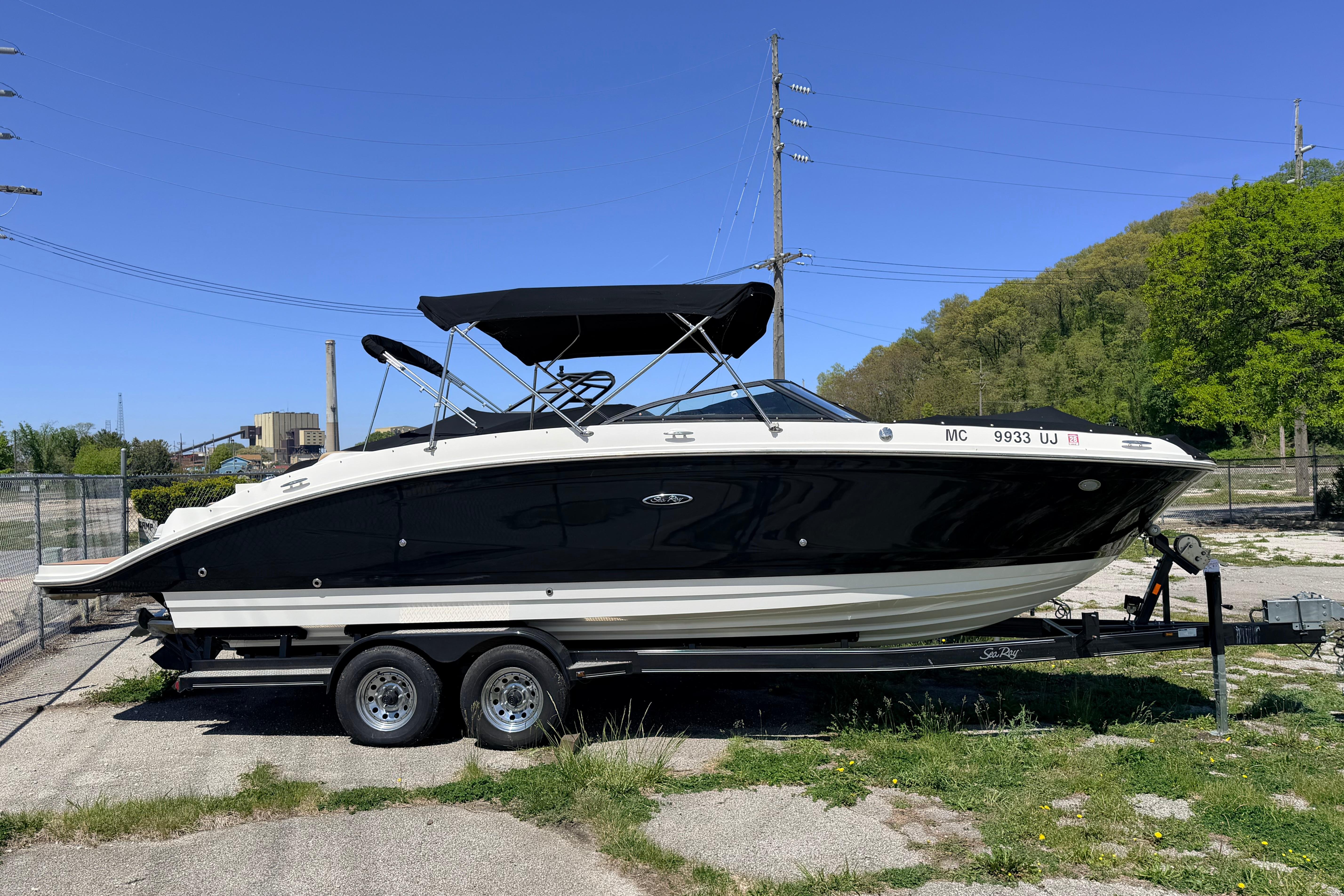 2018 Sea Ray SDX 270