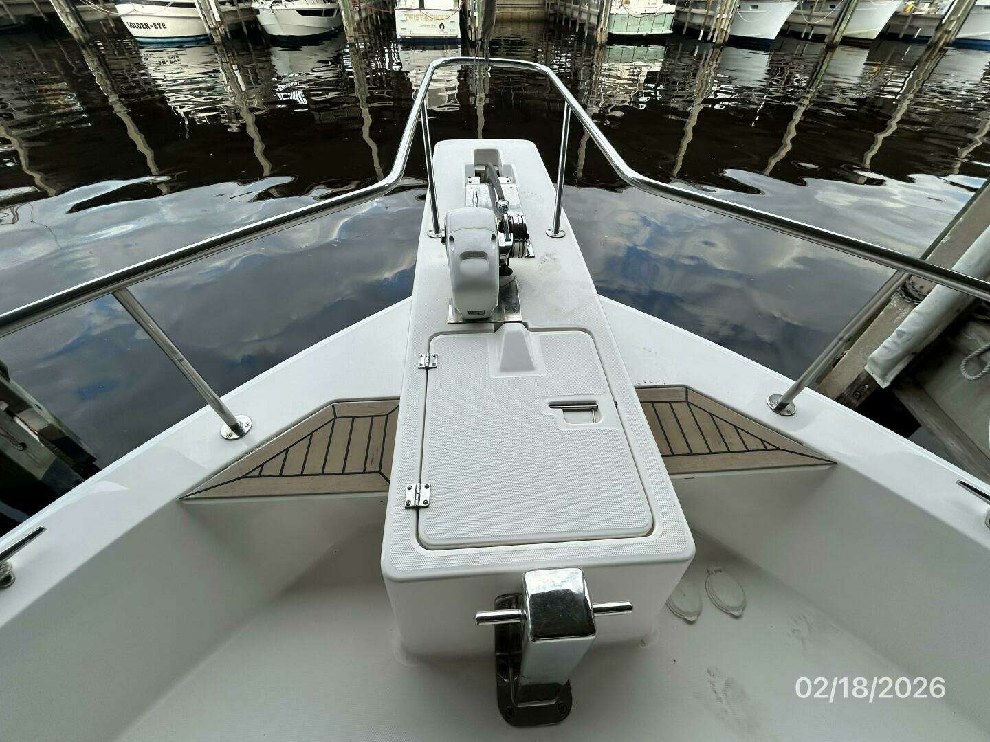 2004 Mainship 430 - Image 5