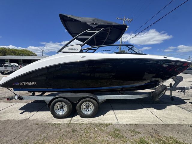 2026 Yamaha Boats 252SD