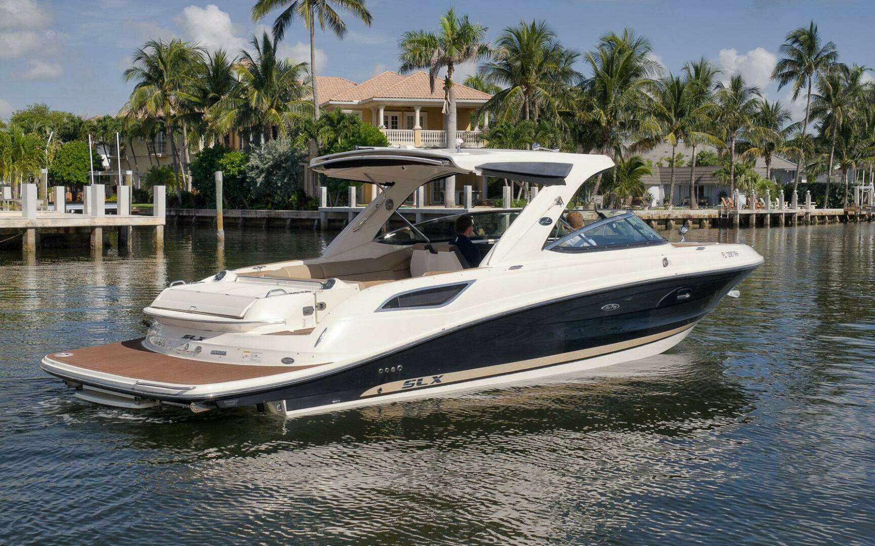2016 Sea Ray 350 SLX - Image 3