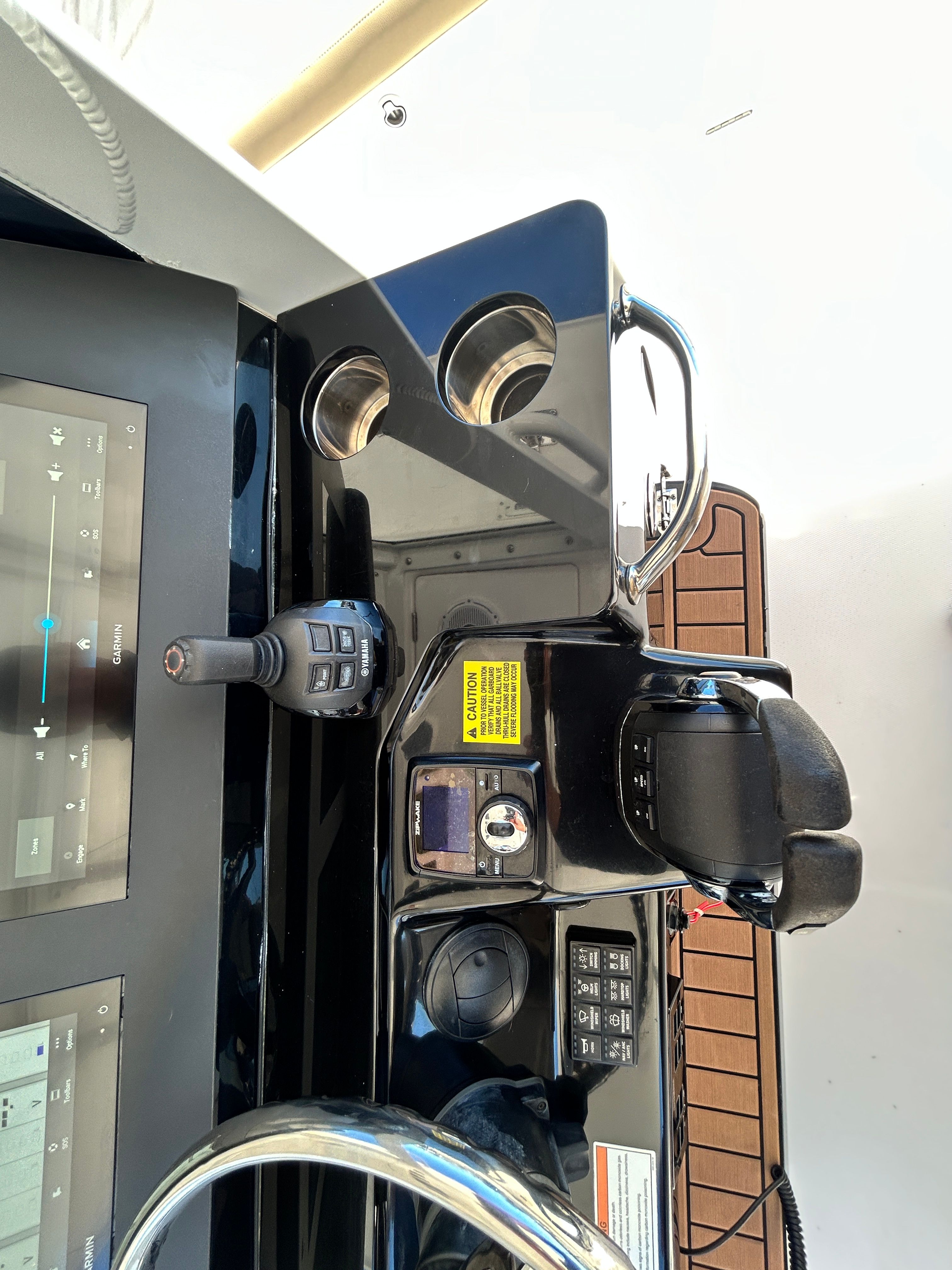 2020 Everglades 395 Center Console - 37