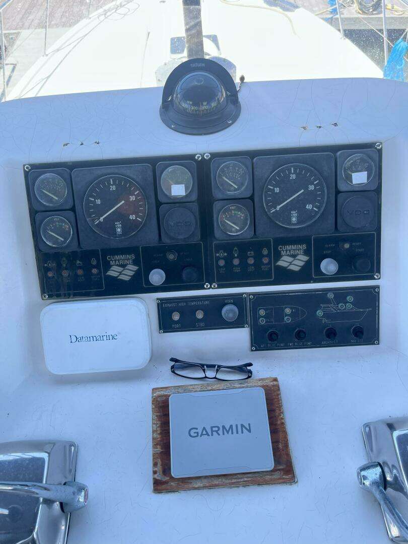 1990 Jefferson 43 Sundeck - Image 17