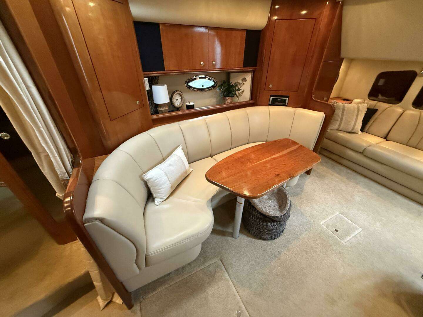 2004 Cruisers 370 Express - Image 29