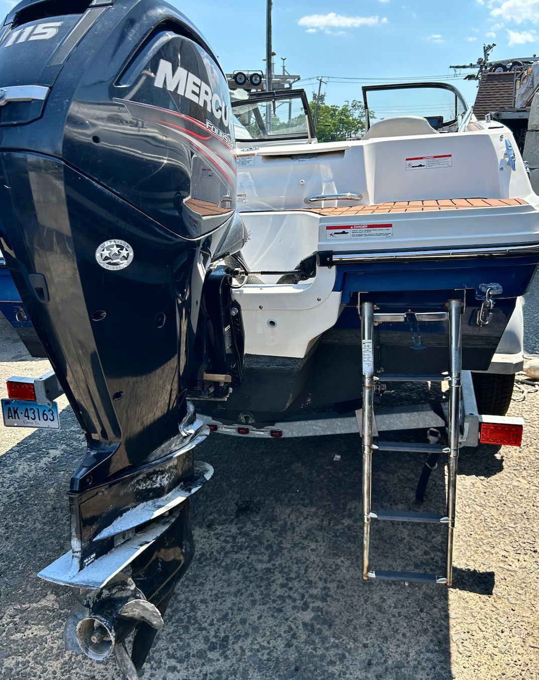 2019 Bayliner VR4 Bowrider OB with outboard motor and swim ladder.
