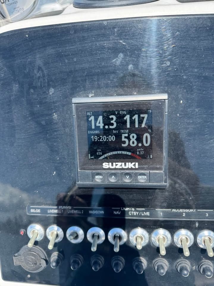 Suzuki engine display on Sea Pro 199 Center Console 2022.
