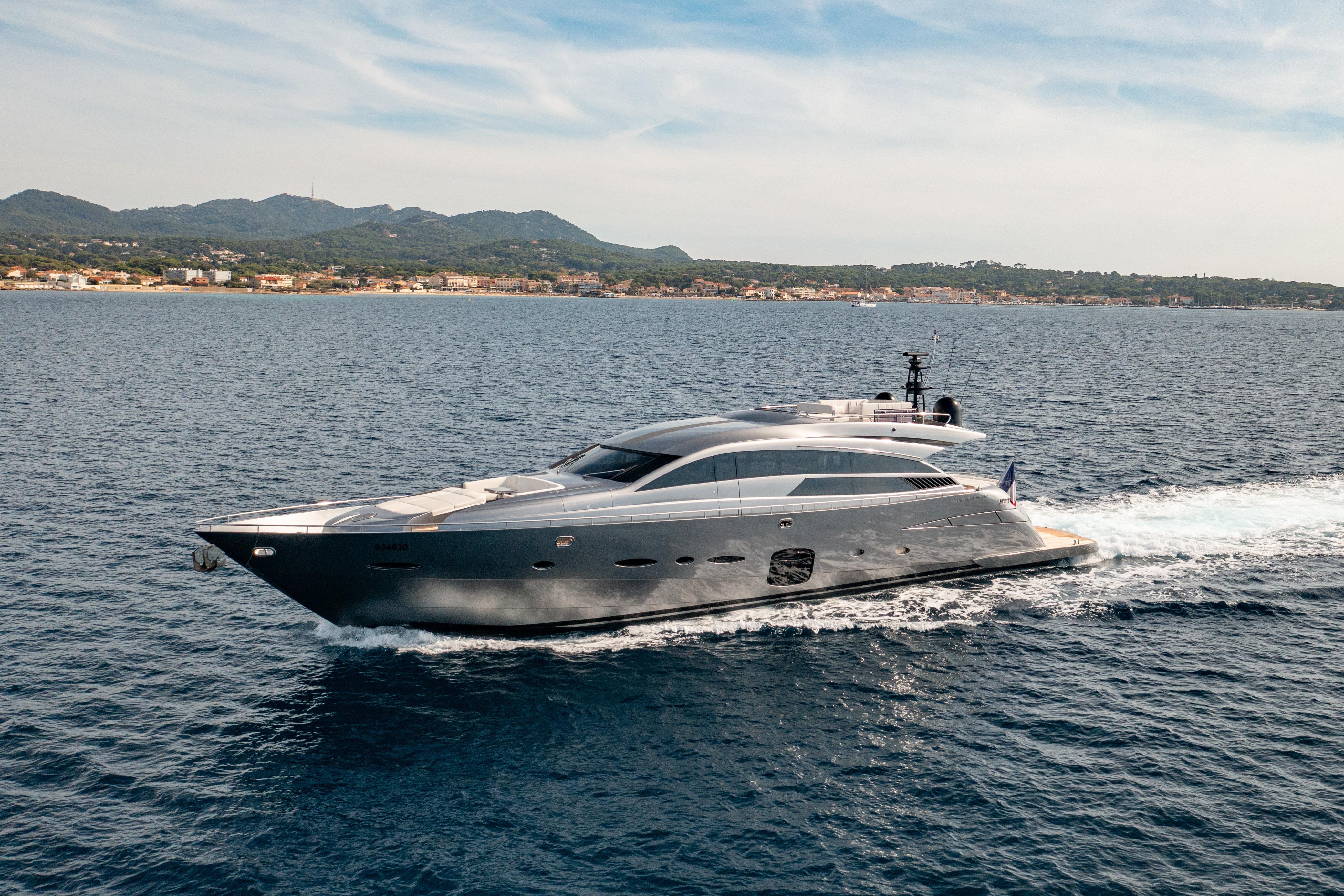 2012 Pershing 92