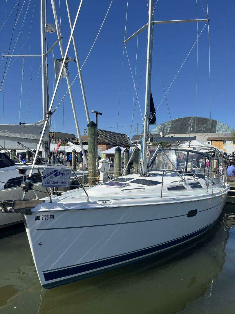 2003 Hunter 356 - Image 2