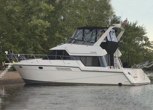 1995 Carver 370 Voyager