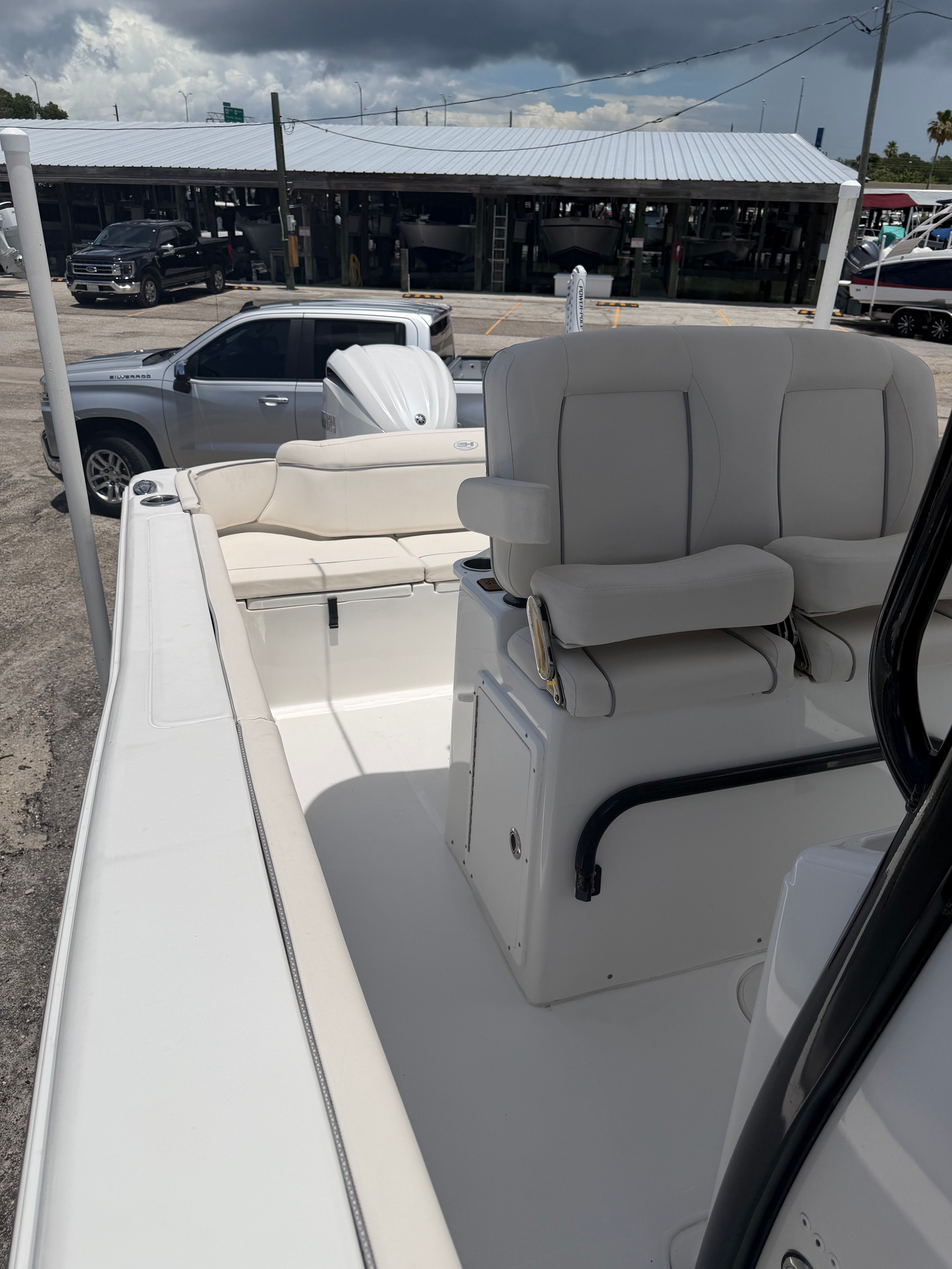 2023 Sea Hunt Ultra 255 SE - 14