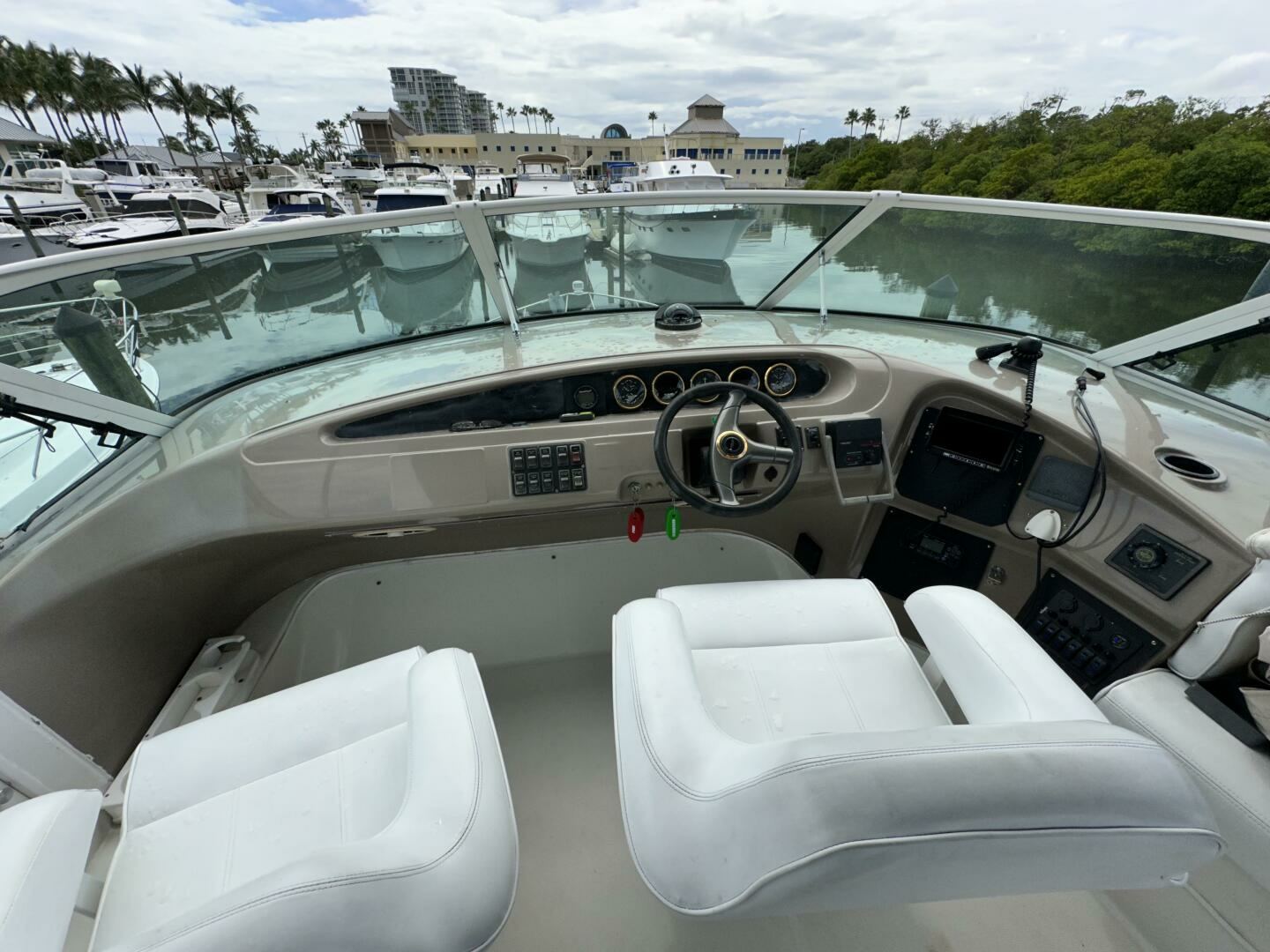 1999 Carver 450 Pilothouse - Image 14