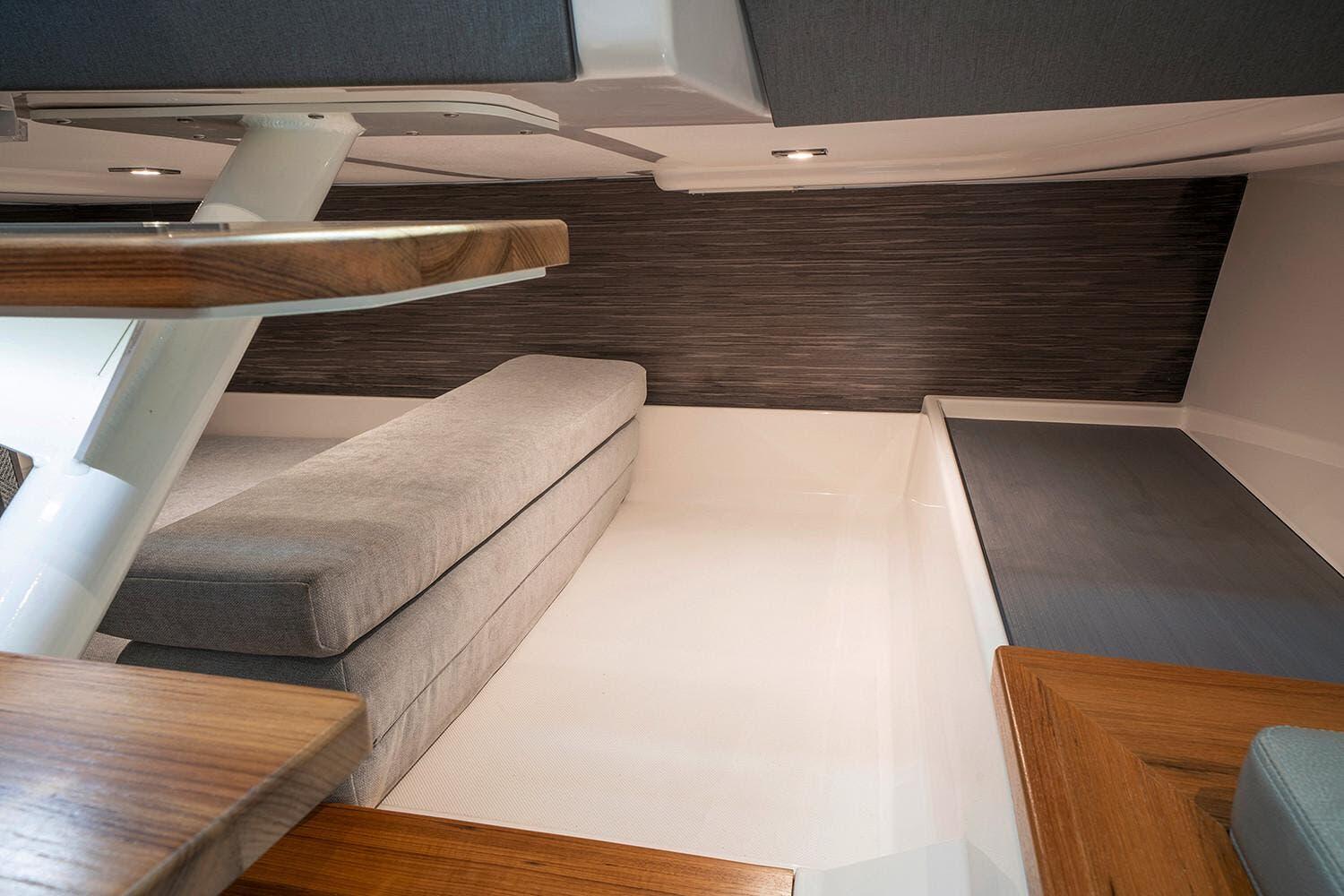 2026 Tiara Yachts 43LS - 18