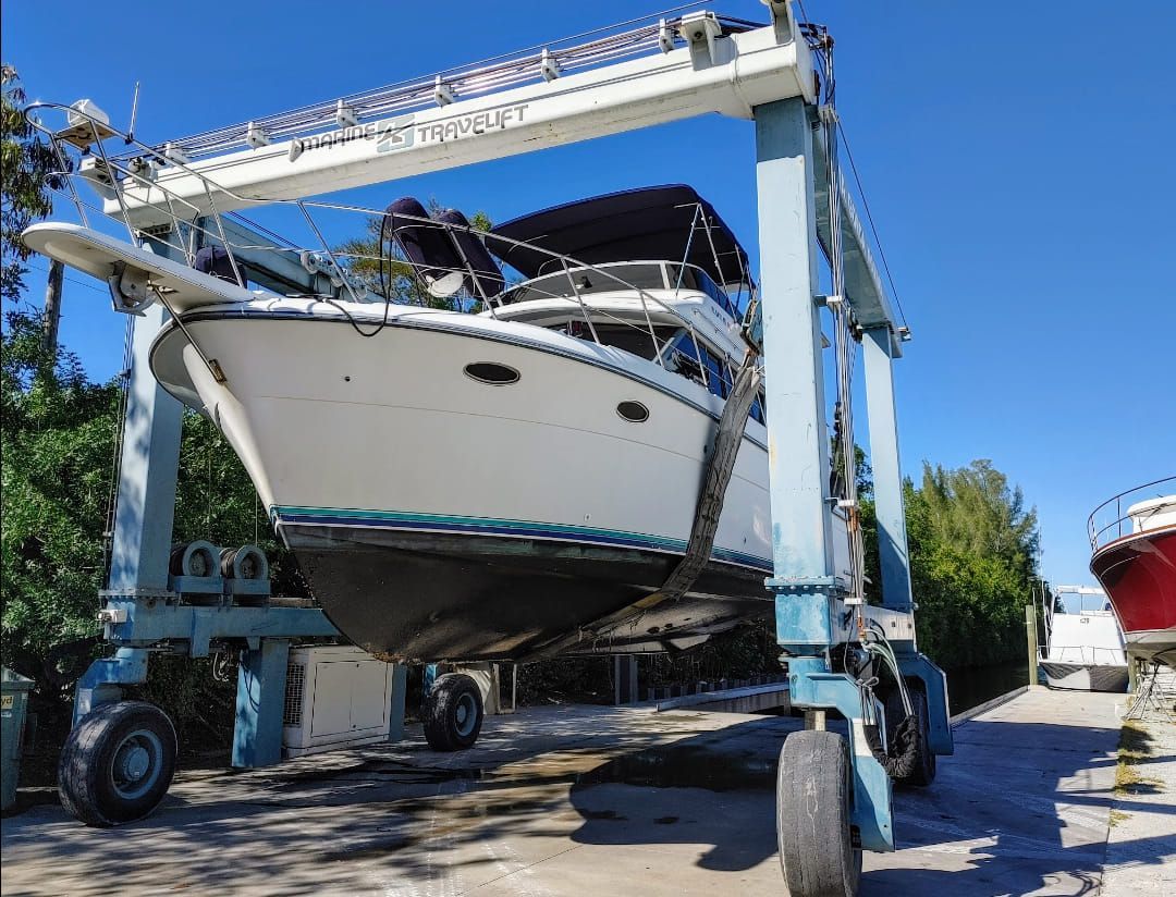 1995 Carver 430 Cockpit Motor Yacht - 17