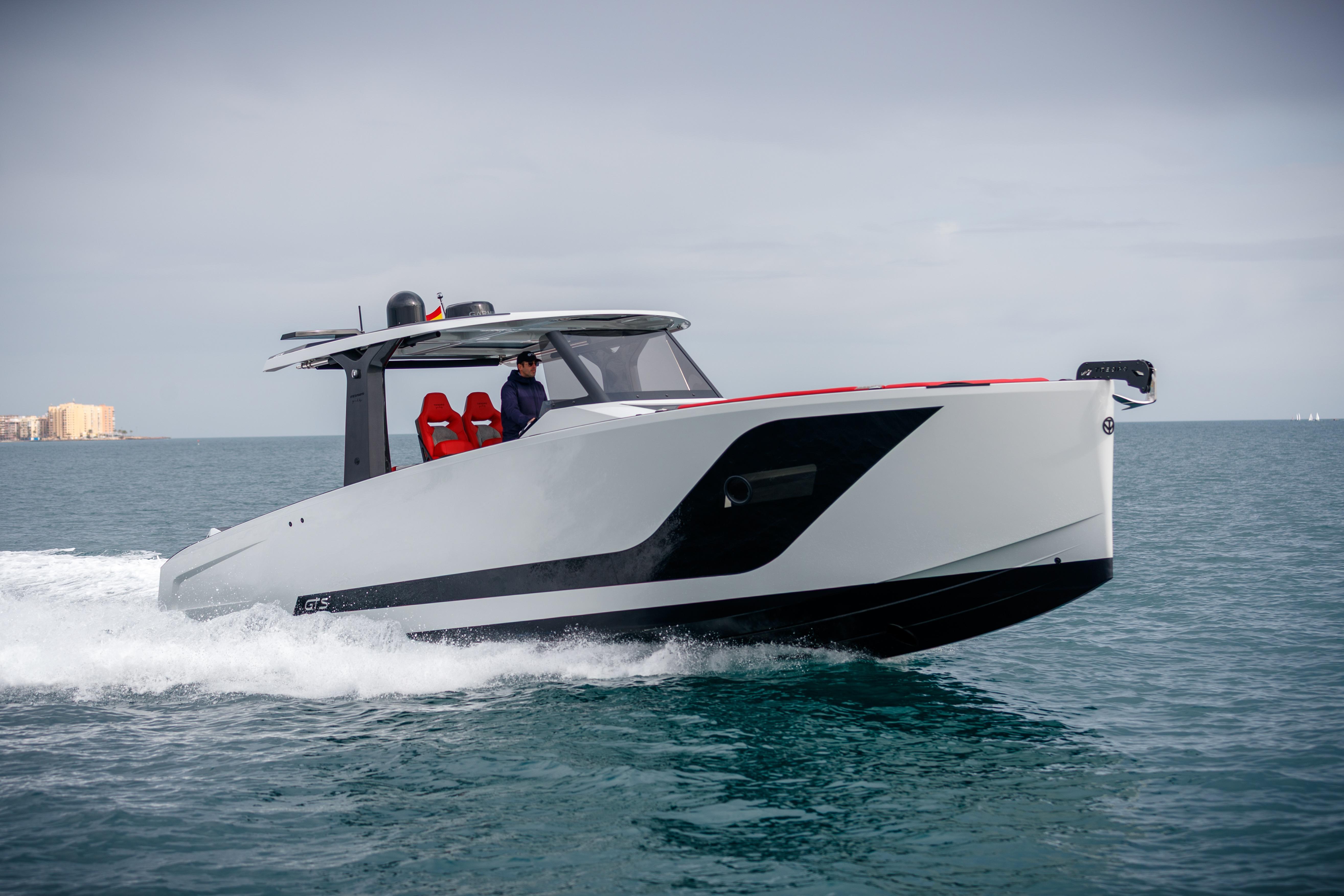 Tesoro 40 GTS 2026 motorboat cruising on the sea.