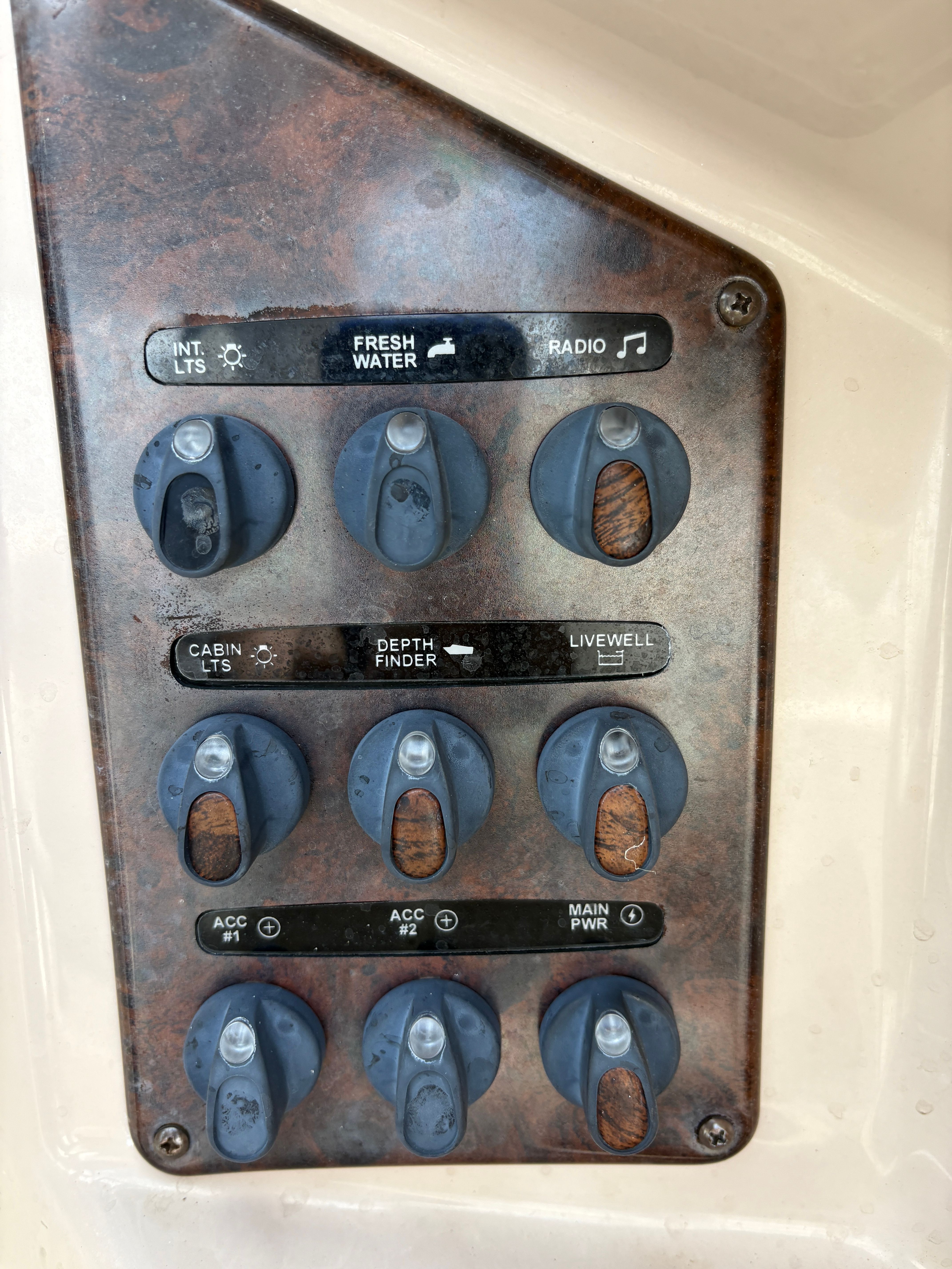 Control panel of a 2009 Hurricane SUN DECK 260 boat.
