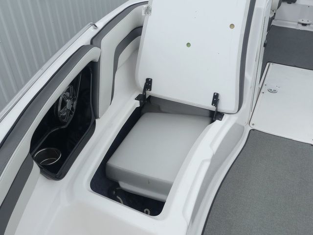 2019 Yamaha Boats AR240 - 37