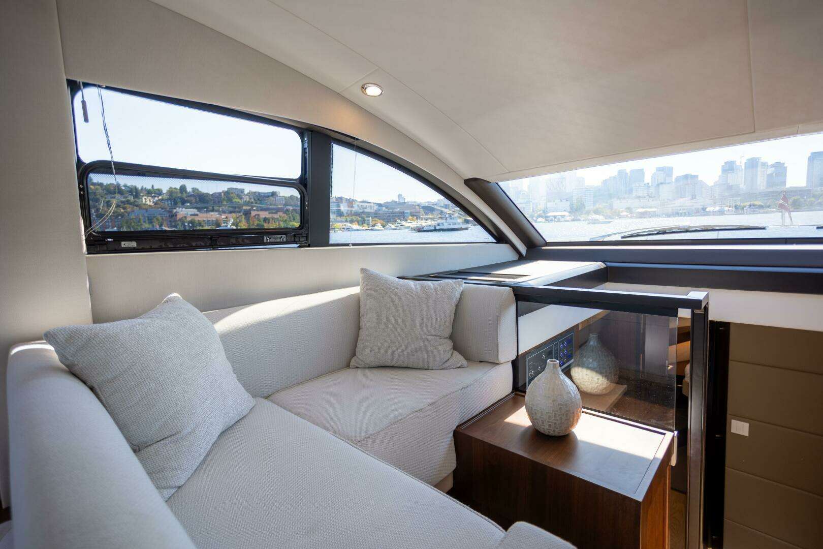 2025 Fairline Squadron 50 - Image 7
