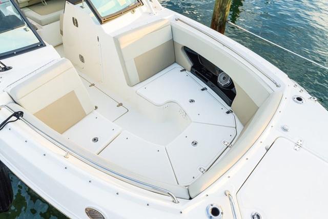 2026 Boston Whaler 240 Vantage - 2